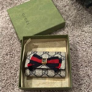 Gucci Women's Bow Accent Key Holder - Red and Blue